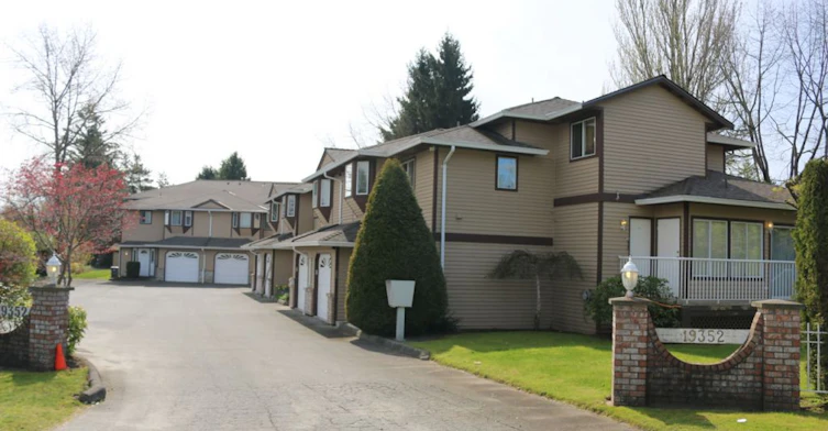 19352 Fraser Highway, Surrey, BC V3S 6K6