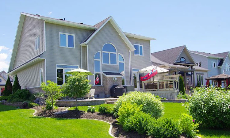 1 Loyalist Ave