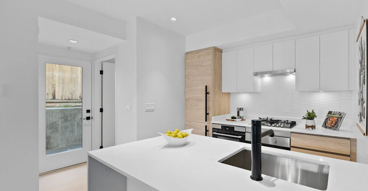 541 East 6th Avenue, Vancouver, BC V5T 1K9 - 5