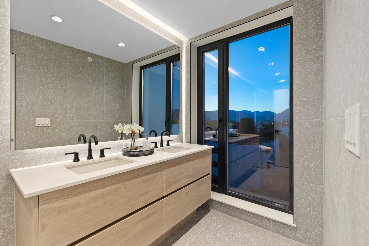 541 East 6th Avenue, Vancouver, BC V5T 1K9 - 9
