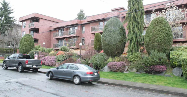 215 Mowat Street, New Westminster, BC V3M 4B1