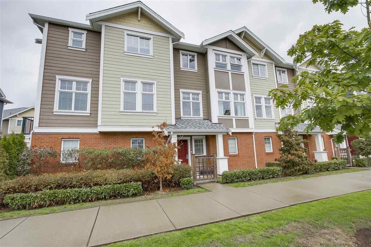 1135 Ewen Avenue, New Westminster, BC V3M 5E3