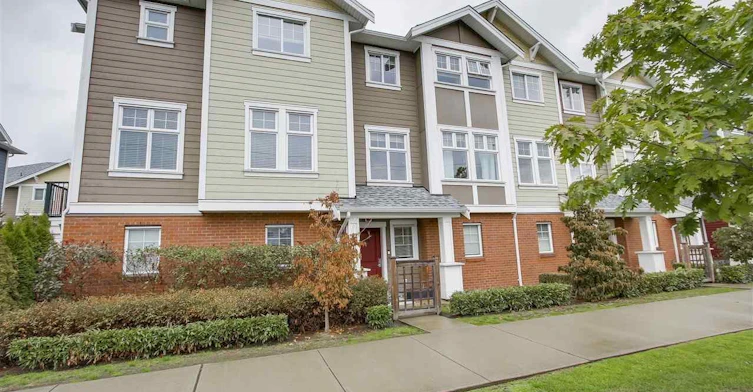 1135 Ewen Avenue, New Westminster, BC V3M 5E3