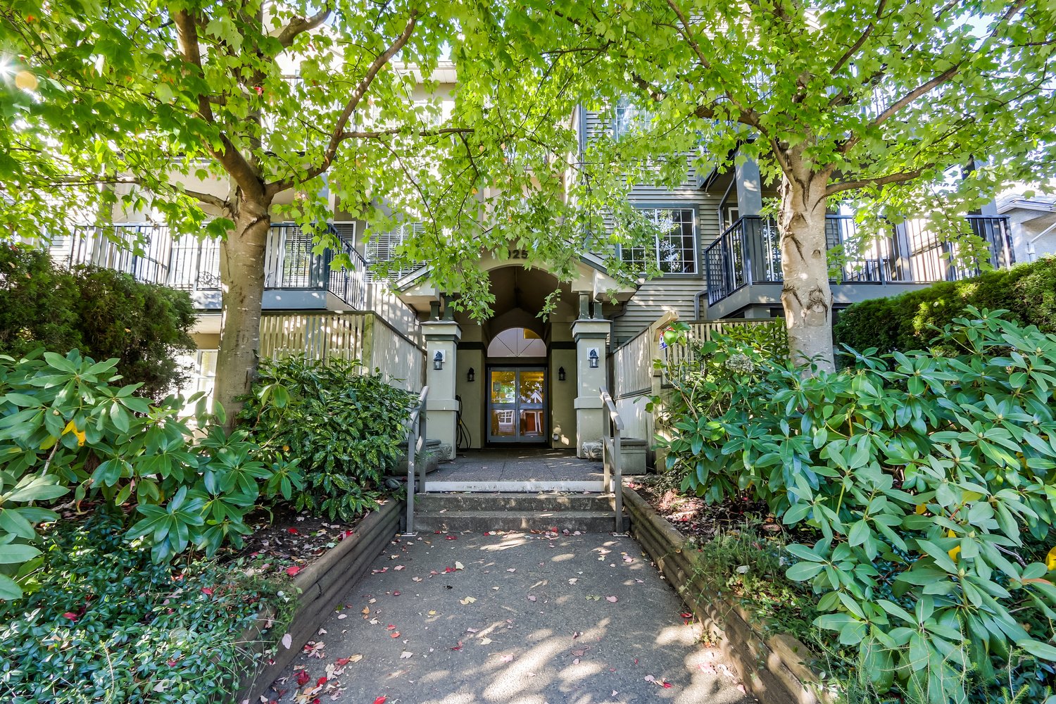 925 15th Avenue West, Vancouver, BC V5Z 1S1