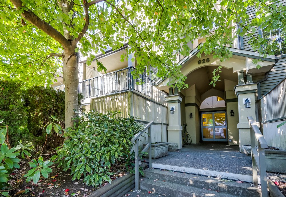925 15th Avenue West, Vancouver, BC V5Z 1S1 - 2