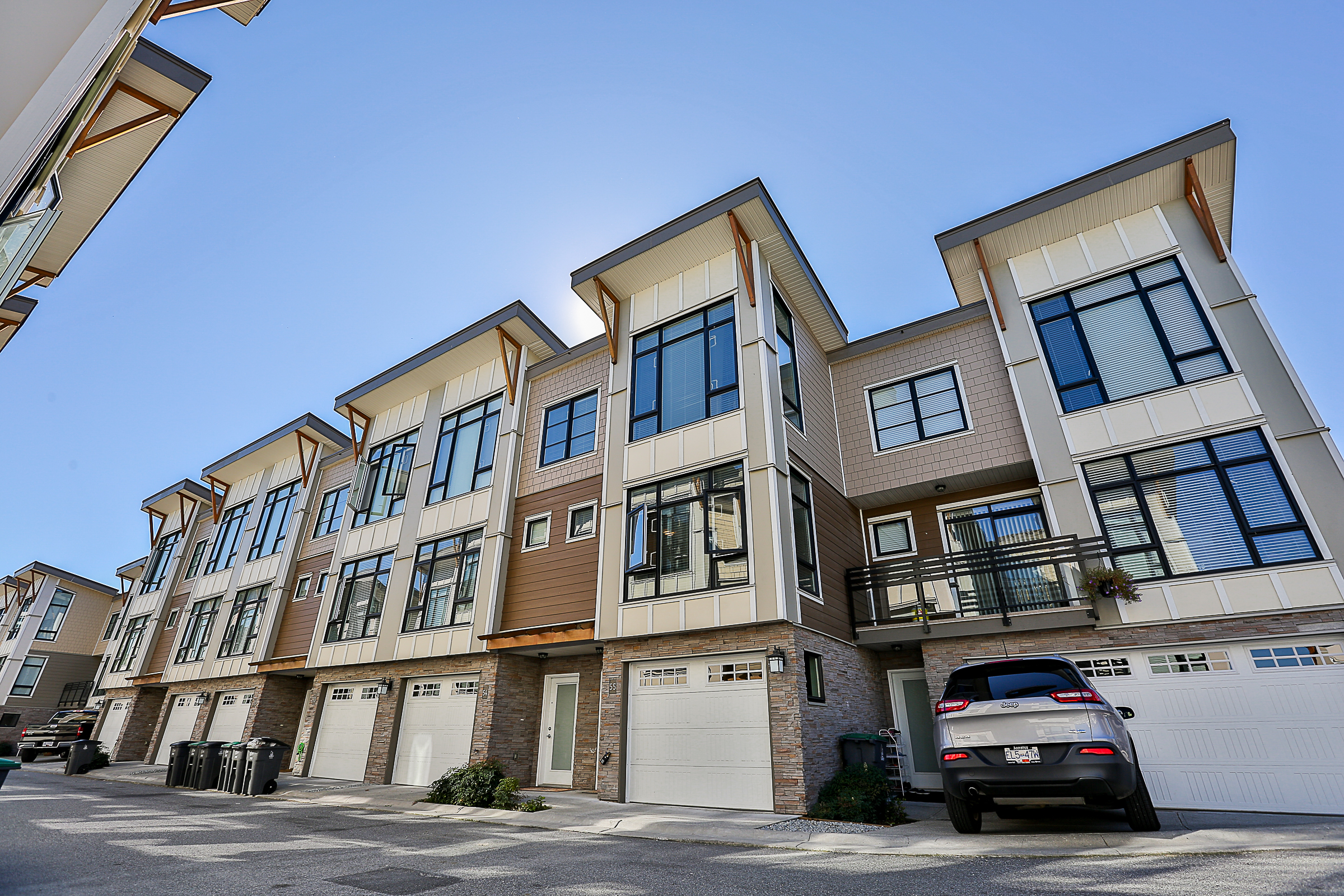 9989 Barnston Avenue, Surrey, BC V4N 6N3