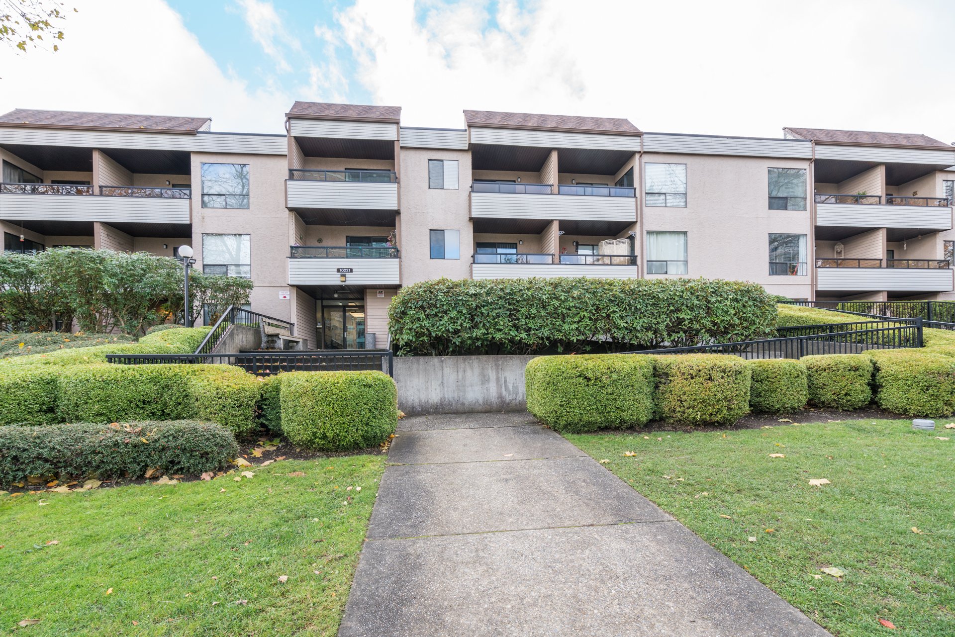 10221 133A Street, Surrey, BC V3T 5J8