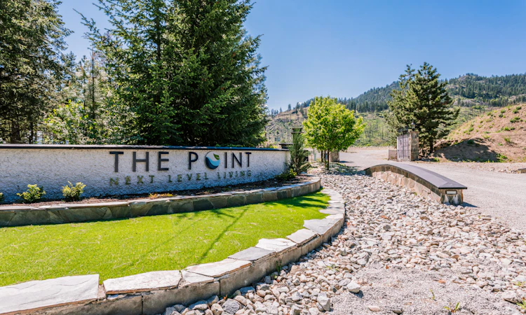 5126 Mackinnon Road