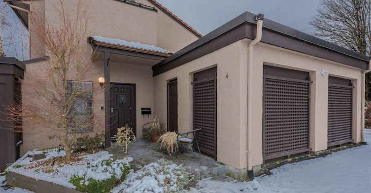226 10th Street East, North Vancouver, BC V7L 2E1