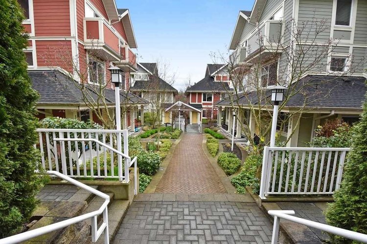 315 33rd Avenue East, Vancouver, BC V5V 2Z8 - 2