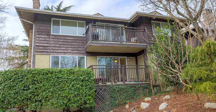 555 28th Street West, North Vancouver, BC V7N 2J7