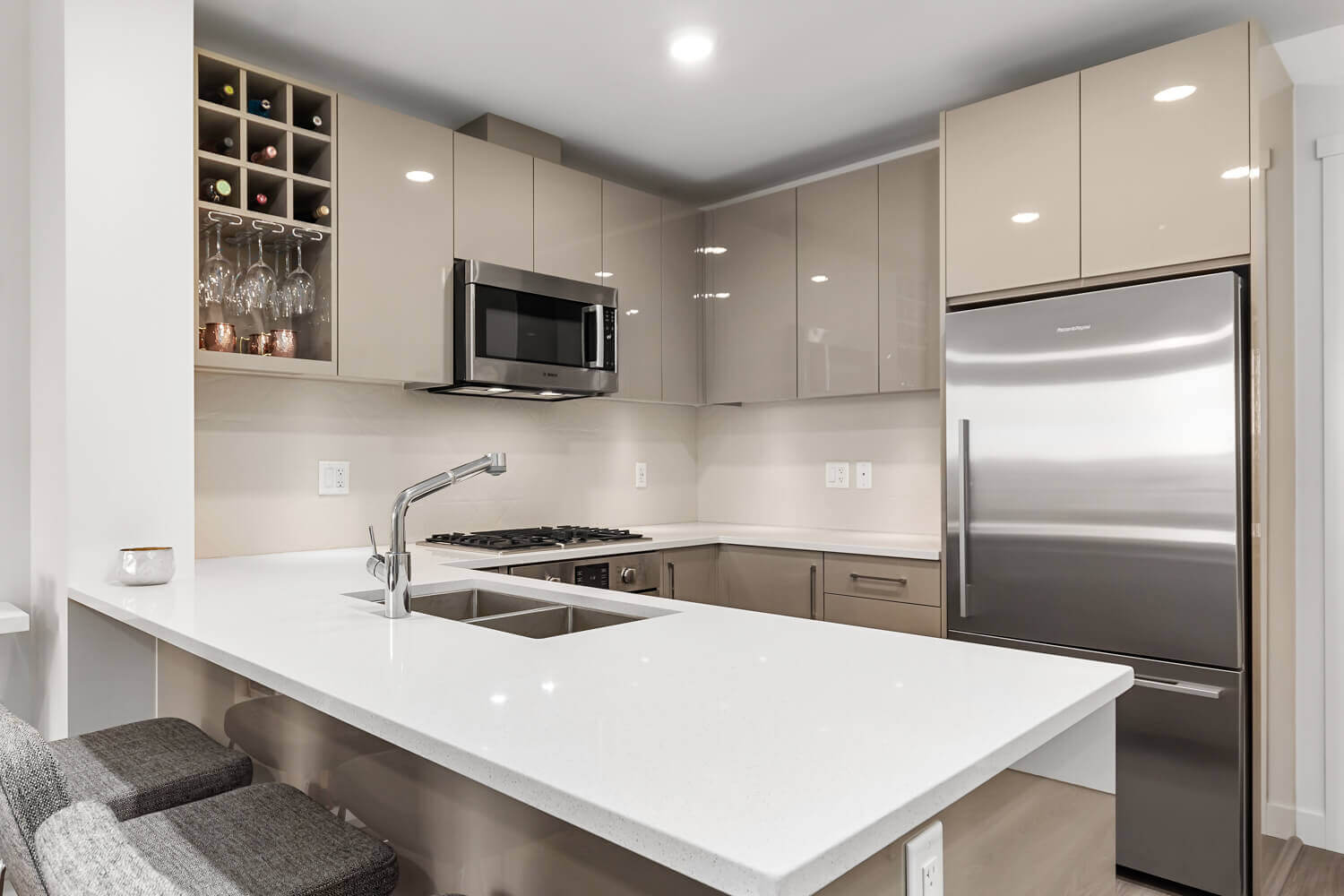 301 10th Street , Calgary, AB T2N 1V8 - 4