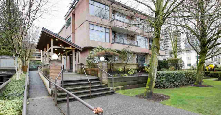 1702 Chesterfield Avenue, North Vancouver, BC V7M 2P1