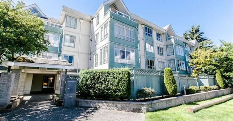 855 16th Street West, North Vancouver, BC V7P 1R2