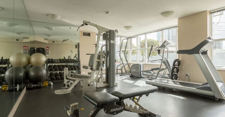 121 16th Street West, North Vancouver, BC V7M 1T3 - 2