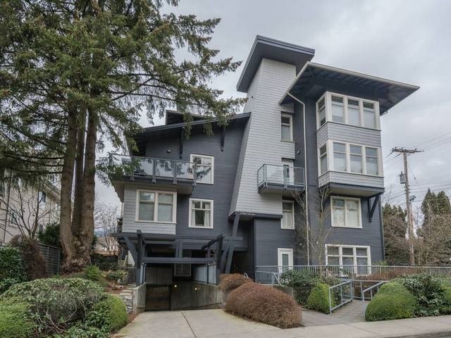 118 22nd Street West, North Vancouver, BC V7M 1Z9