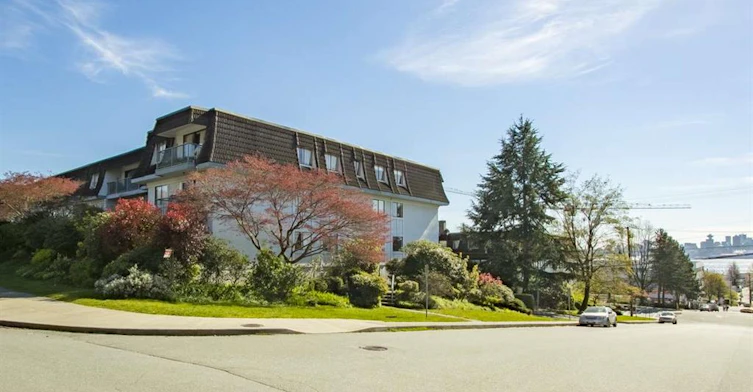 275 2nd Street West, North Vancouver, BC V7M 1C9