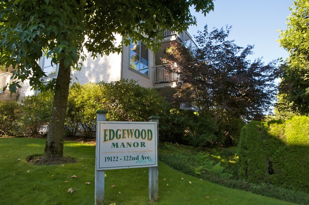 Edgewood Manor, 19122 122 Avenue Pitt Meadows, BC REW