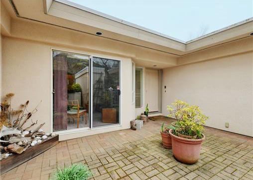 881 Nicholson Street, Saanich, BC V8X 5C5 - 2