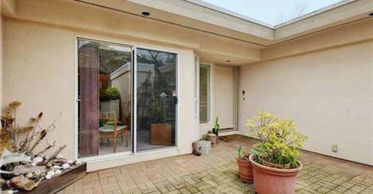 881 Nicholson Street, Saanich, BC V8X 5C5 - 2