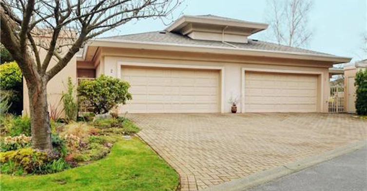 881 Nicholson Street, Saanich, BC V8X 5C5