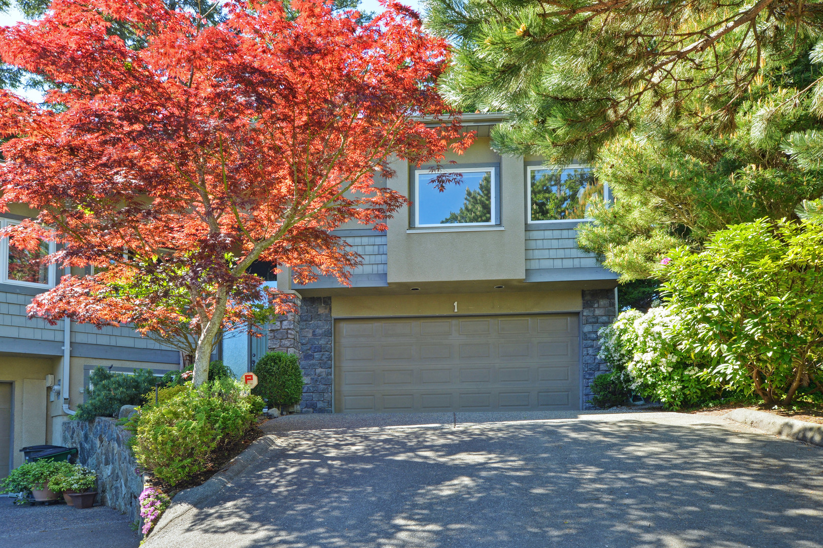 932 Boulderwood Rise, Saanich, BC V8Y 3G5 - 2