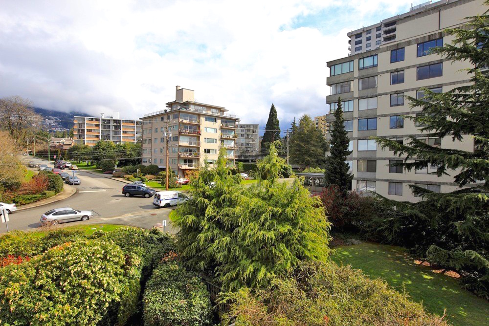 2108 Argyle Avenue, West Vancouver, BC V7V 1A4 - 3
