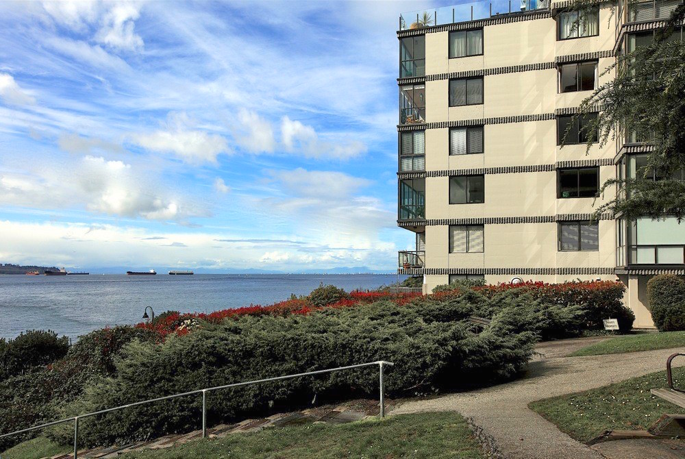 2108 Argyle Avenue, West Vancouver, BC V7V 1A4 - 2