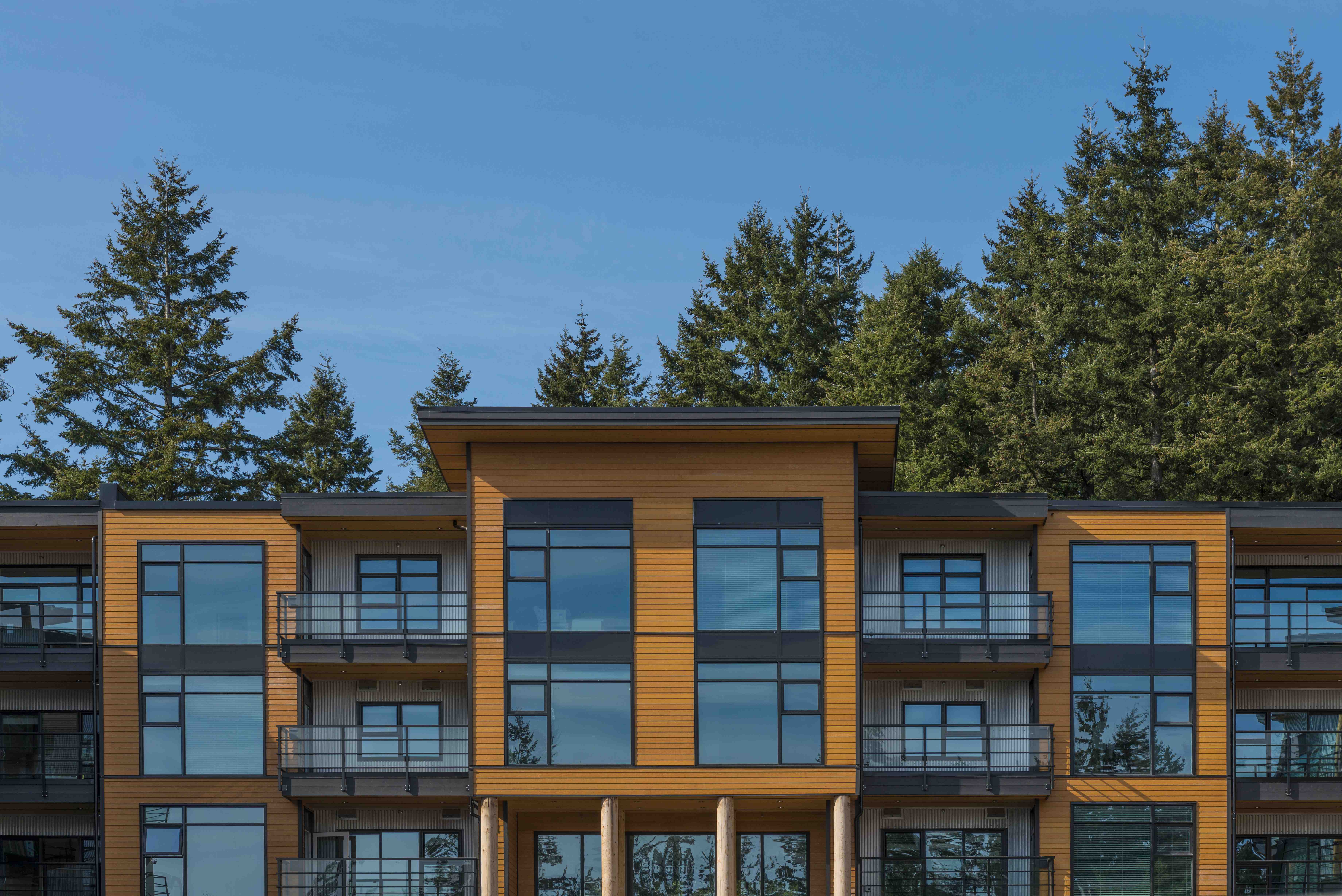 14855 Thrift Avenue, Surrey, BC V4B 2J6