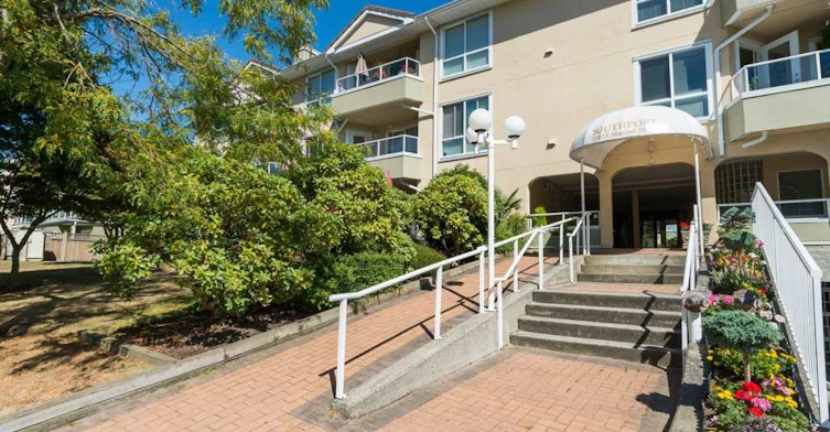 15875 Marine Drive, Surrey, BC V4B 5J2