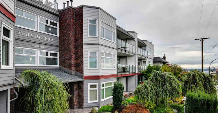 1220 Fir Street, Surrey, BC V4B 4B1