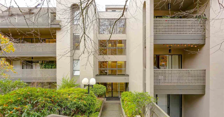 1955 Woodway Place, Burnaby, BC V5B 4S5