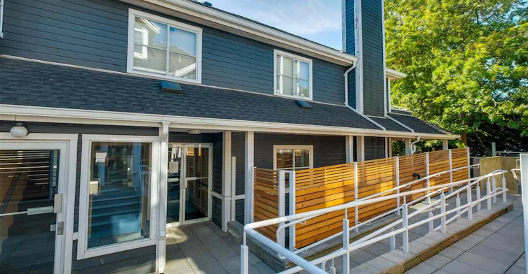 2960 29th Avenue East, Vancouver, BC V5R 5Z5