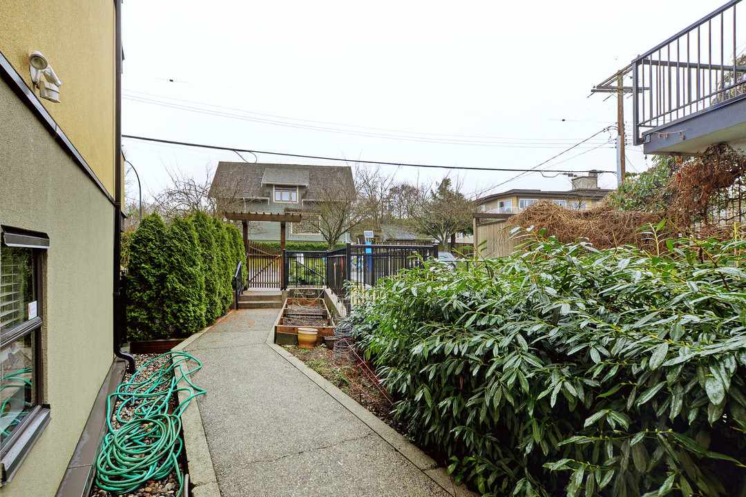 3010 Ontario Street, Vancouver, BC V5T 2Y7 - 4