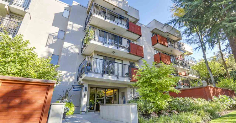 2142 Carolina Street, Vancouver, BC V5T 3S2