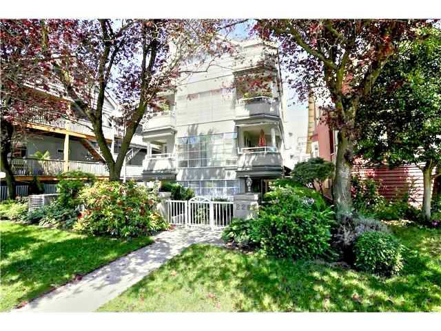 2287 3rd Avenue West, Vancouver, BC V6K 1L5 - 2