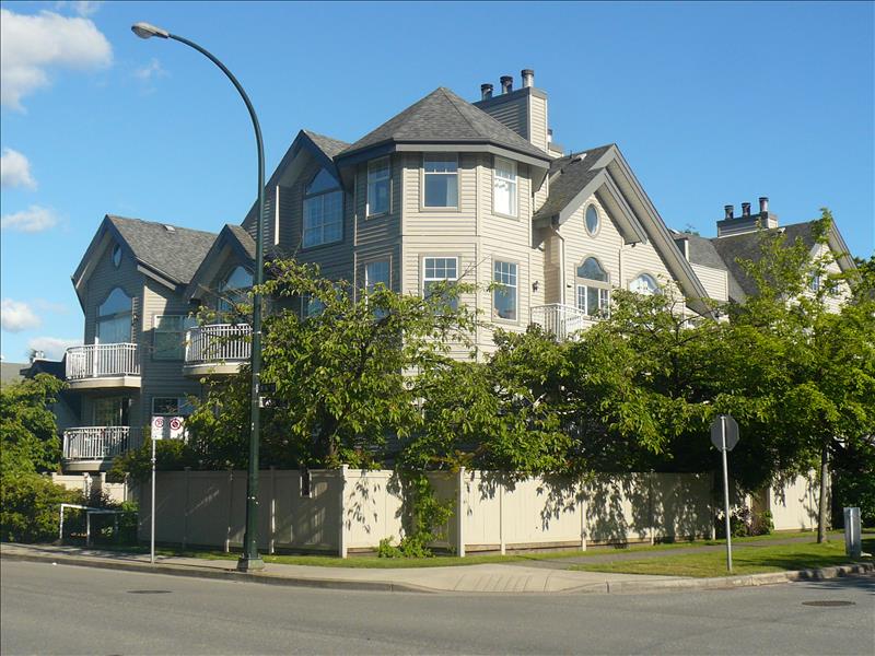 592 16th Avenue West, Vancouver, BC V5Z 1S4