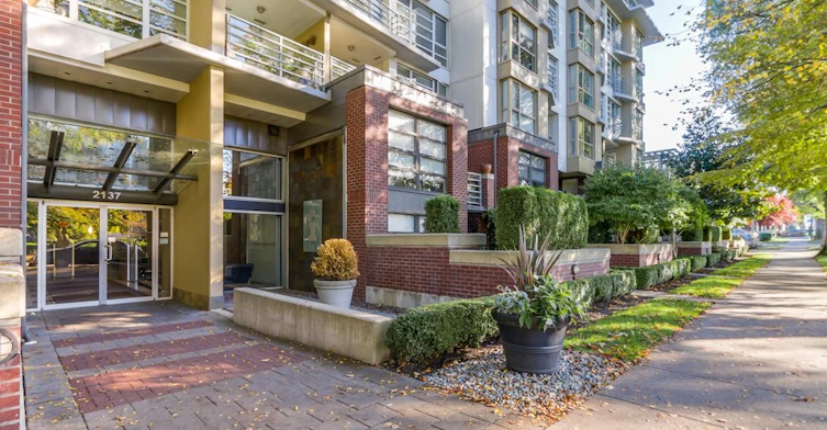 2137 10th Avenue West, Vancouver, BC V6K 2H7 - 4