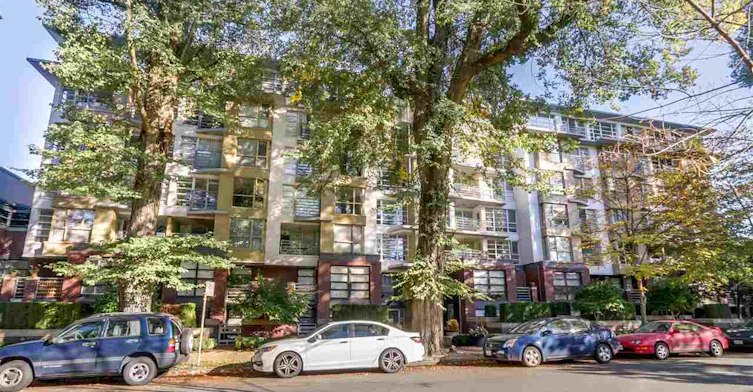 2137 10th Avenue West, Vancouver, BC V6K 2H7