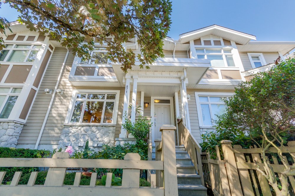 950 58th Avenue West, Vancouver, BC V6P 6Y3