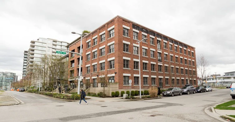 388 1st Avenue West, Vancouver, BC V5Y 0B2 - 4