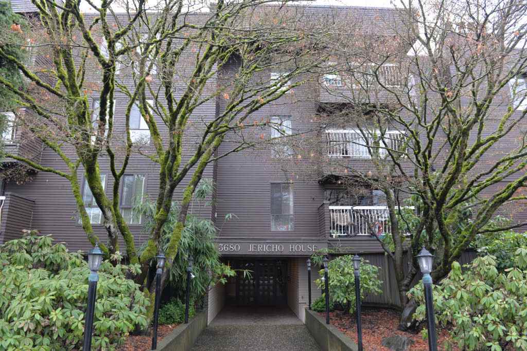 3680 7th Avenue West, Vancouver, BC V6R 1W4