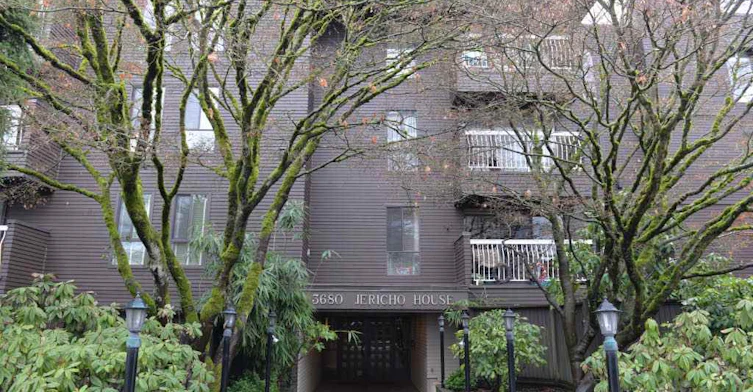 3680 7th Avenue West, Vancouver, BC V6R 1W4