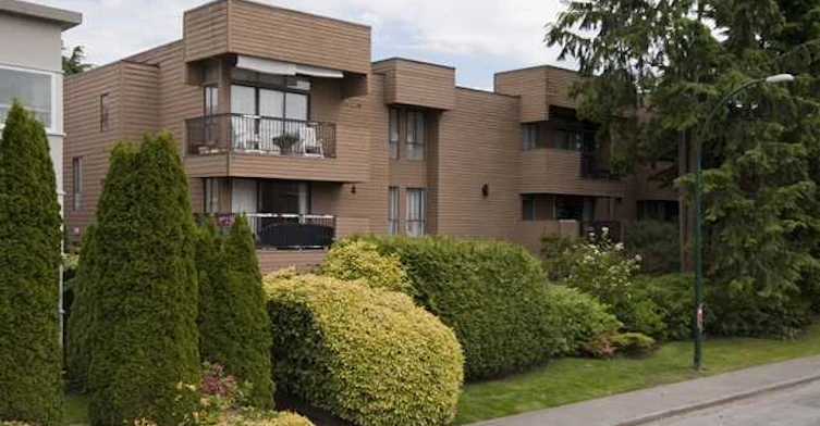 1450 Laburnum Street, Vancouver, BC V6J 3W3