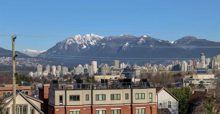 1990 6th Avenue West, Vancouver, BC V6J 4V4