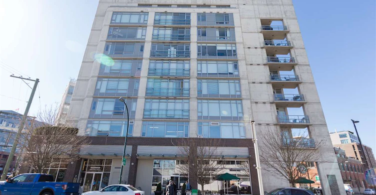 2055 Yukon Street, Vancouver, BC V5Y 4B7