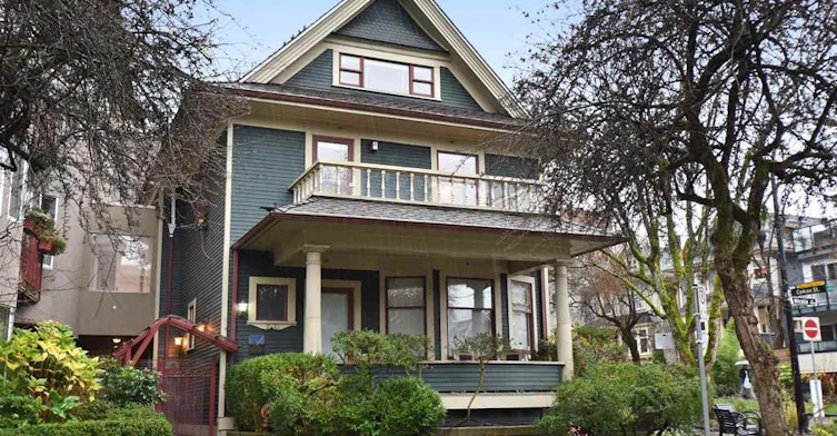 1050 Nicola Street, Vancouver, BC V6G 2C9