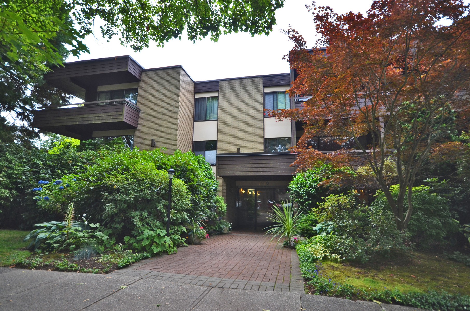 1710 13th Avenue West, Vancouver, BC V6J 2H1