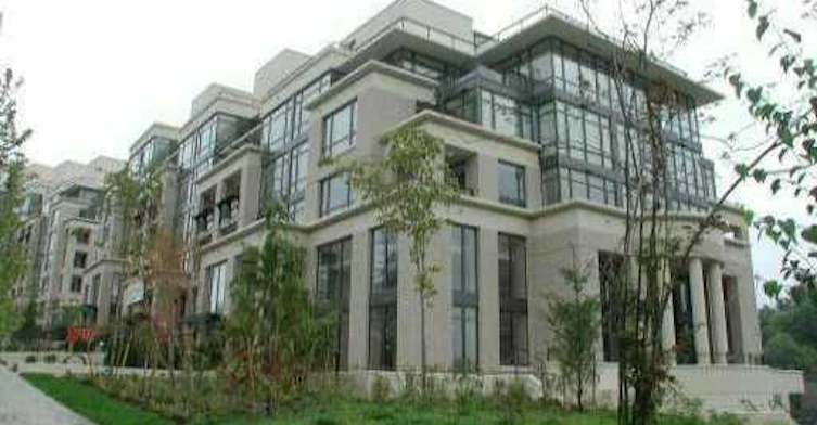 9320 University Crescent Crescent, Burnaby, BC V5A 4X9 - 2