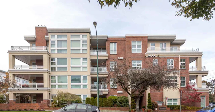 2105 42nd Avenue West, Vancouver, BC V6M 2B7